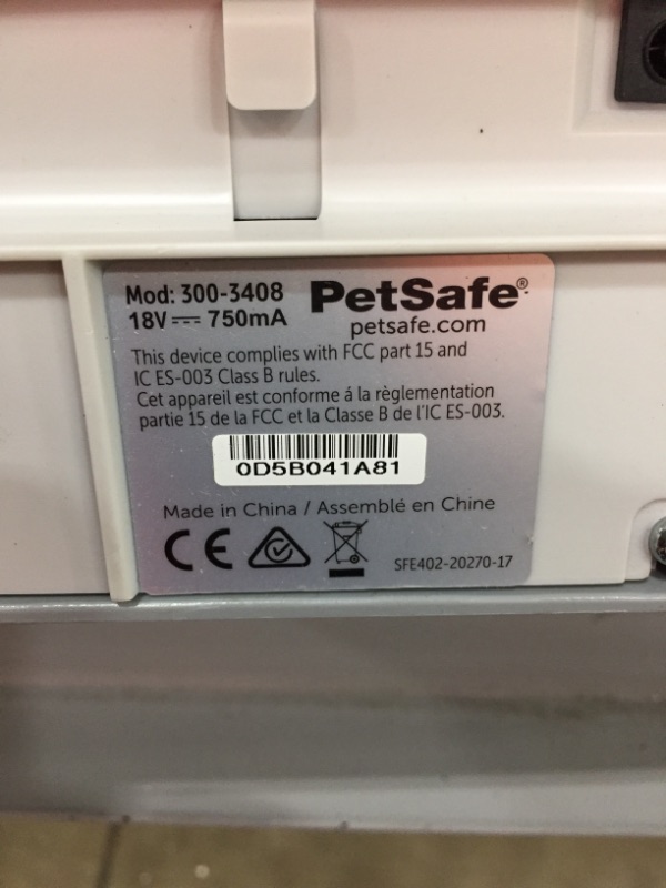 Photo 4 of *SEE notes*
PetSafe ScoopFree Automatic Self-Cleaning Cat Litter Boxes - 2nd Generation or Smart, WiFi Connected, iOS or Android App Tracking - Includes Disposable Litter Tray
