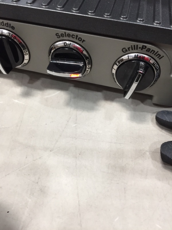 Photo 1 of ***PARTS ONLY*** Cuisinart GR-4NP1 5-in-1 Griddler, 13.5"(L) x 11.5"(W) x 7.12"(H), Silver With Silver/Black Dials
