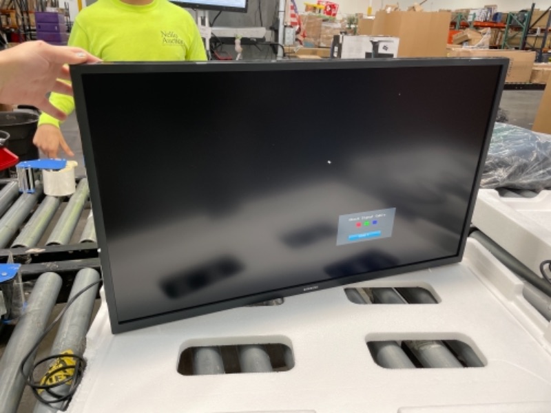 Photo 2 of SAMSUNG 32 inch UJ59 4k monitor (LU32J590UQNXZA) - UHD, 3840 x 2160p, 60hz, 4ms, Dual monitor, laptop monitor, monitor stand / riser / mount compliant, AMD FreeSync, Gaming, HDMI, DP, Black
