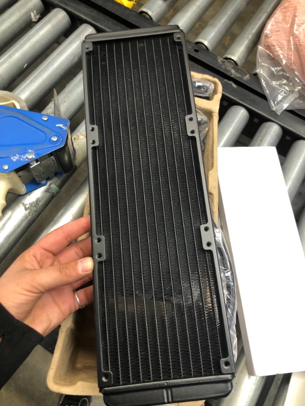 Photo 1 of NZXT Kraken Z73 360mm - RL-KRZ73-01 - AIO RGB CPU Liquid Cooler - Customizable LCD Display - Improved Pump - Powered by CAM V4 - RGB Connector - Aer P 120mm Radiator Fans (3 Included)

//previously opened //small dents 
