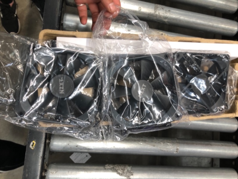 Photo 1 of NZXT Kraken Z73 360mm - RL-KRZ73-01 - AIO RGB CPU Liquid Cooler - Customizable LCD Display - Improved Pump - Powered by CAM V4 - RGB Connector - Aer P 120mm Radiator Fans (3 Included)

//previously opened //small dents 
