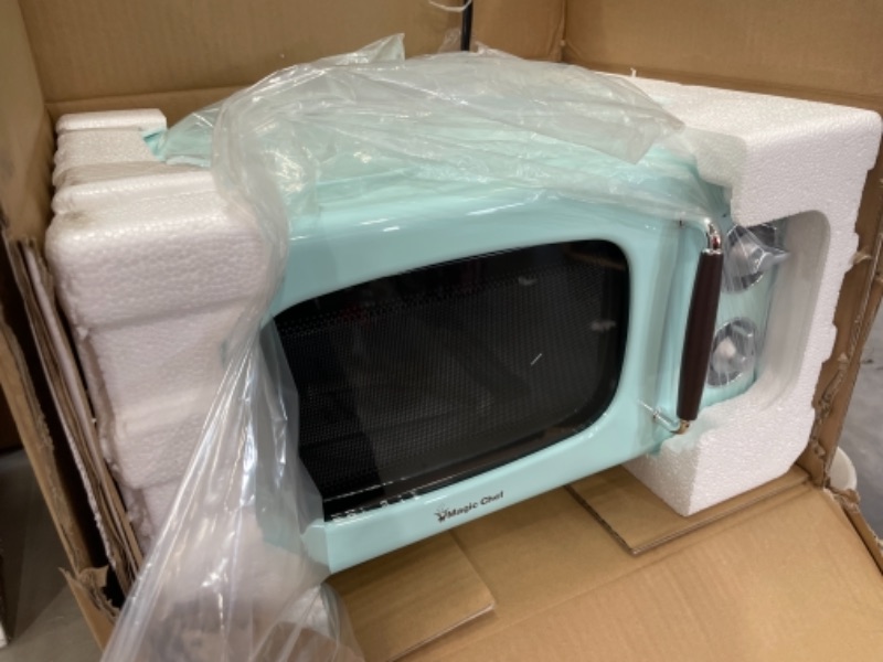 Photo 2 of 0.7 Cu Ft 700 Watt Countertop Microwave in Mint Green
