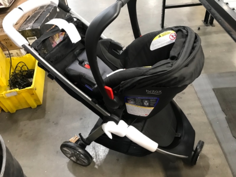 Photo 4 of Britax B-Lively and B-Safe Gen2 Travel System, Eclipse Black SafeWash
