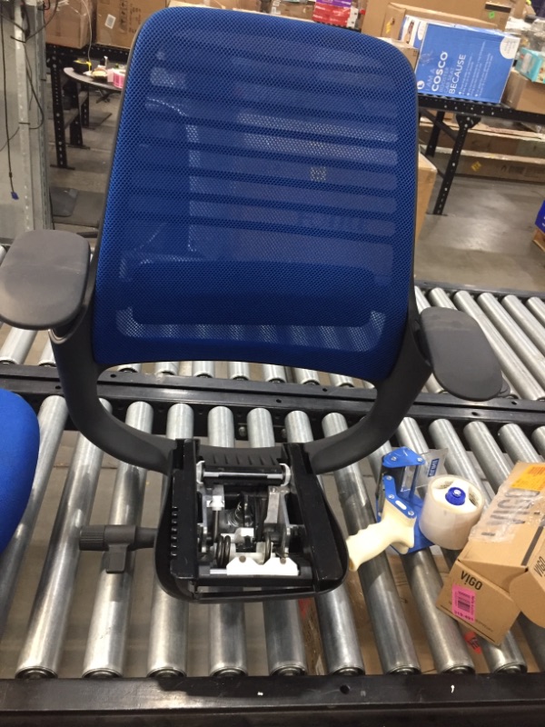 Photo 2 of PARTS ONLY 
STEELCASE 435A00 SERIES 1 WORK OFFICE CHAIR, ROYAL BLUE
