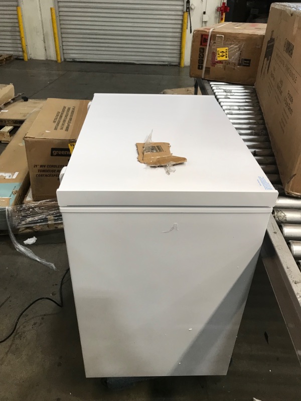 Photo 3 of Midea MRC070S0AWW Chest Freezer, 7.0 Cubic Feet, White