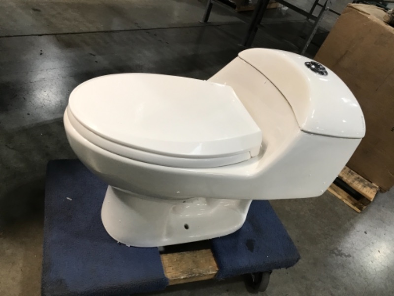 Photo 3 of =Swiss Madison Toilette Chateau à Double Chasse Hauteur Confortable En Blanc Brillant Plomberie Brute De 12 Po Par Swiss Madison SM-1T803
