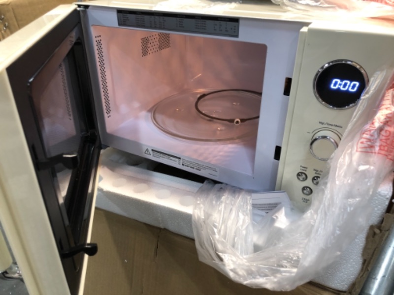 Photo 2 of PARTS ONLY* does not turn on 
COMFEE' CM-M092AAT Retro Microwave with 9 Preset Programs, Fast Multi-stage Cooking, Turntable Reset Function Kitchen Timer, Mute Function, ECO Mode, LED digital display, 0.9 cu.ft, 900W, Apricot
