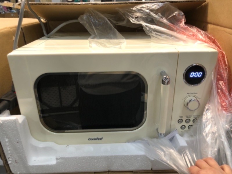 Photo 3 of PARTS ONLY* does not turn on 
COMFEE' CM-M092AAT Retro Microwave with 9 Preset Programs, Fast Multi-stage Cooking, Turntable Reset Function Kitchen Timer, Mute Function, ECO Mode, LED digital display, 0.9 cu.ft, 900W, Apricot
