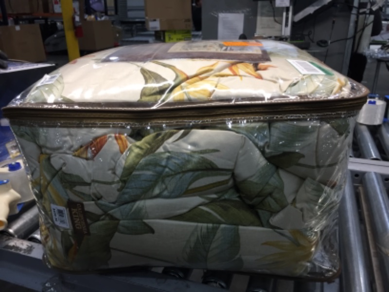 Photo 5 of Birds of Paradise 3-Piece White Botanical Cotton California King Comforter Set
by
Tommy Bahama
