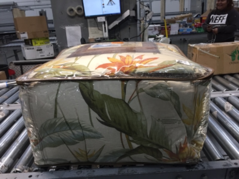 Photo 6 of Birds of Paradise 3-Piece White Botanical Cotton California King Comforter Set
by
Tommy Bahama
