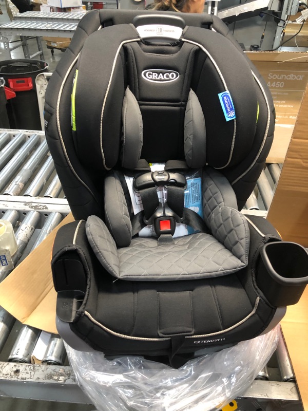 Photo 2 of Graco Extend2Fit 3 in 1 Car Seat Ride Rear Facing Longer with Extend2Fit