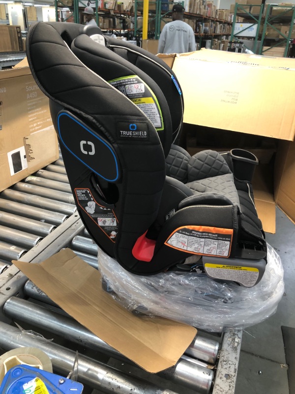 Photo 3 of Graco Extend2Fit 3 in 1 Car Seat Ride Rear Facing Longer with Extend2Fit