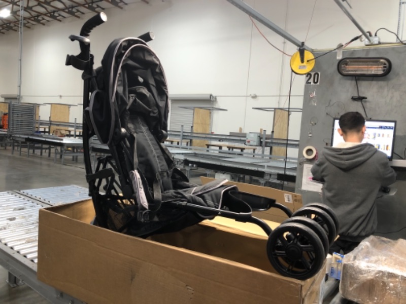 Photo 1 of Summer 3Dlite+ Convenience Stroller, Matte Black – Lightweight Umbrella Stroller with Oversized Canopy, Extra-Large Storage and Compact Fold ?33 x 19.5 x 43 inches


