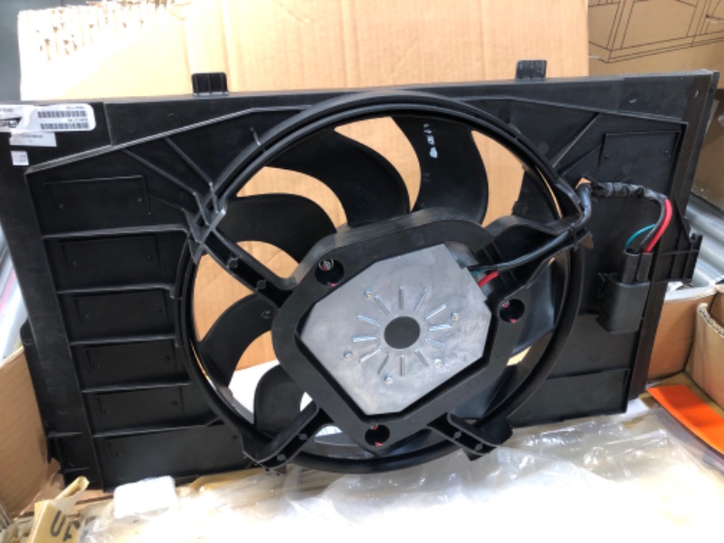 Photo 5 of 2014-2019 Bmw I3 Radiator And Condenser Fan Assembly With One Big Fan; Without Range Extender; From 9/14 Partslink 
