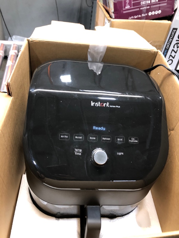 Photo 3 of ***PARTS ONLY*** Instant Vortex Plus Air Fryer with ClearCook, 6 Quart, 6-in-1 Air Fry, Roast, Broil, Bake, Reheat, Dehydrate, Black
