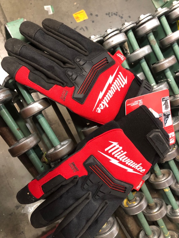 Photo 2 of Milwaukee Large Winter Demolition Gloves, Black
