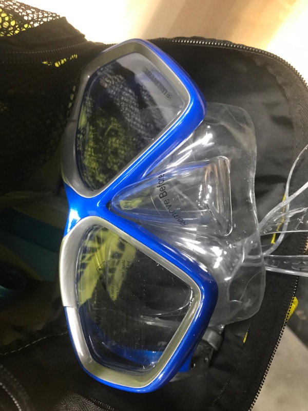 Photo 2 of U.S. Divers Adult Cozumel Mask/Seabreeze II Snorkel/Proflex Fins/Gearbag Small/Medium 
