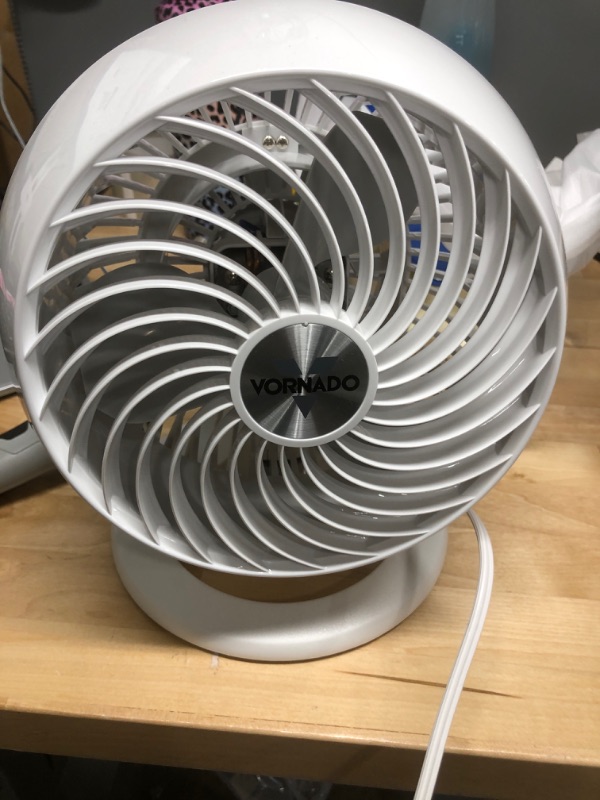Photo 2 of  POWERS ON***Vornado - 460 Small Whole Room Air Circulator Fan - White