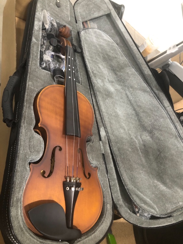 Photo 1 of Eastar 3/4 Violin for Beginners, Violins Kit for Student, Fiddle with Hard Case, Rosin, Shoulder Rest, Bow, and Extra Strings (Imprinted Finger Guide on Fingerboard)
INCOMPLETE/DAMAGED
