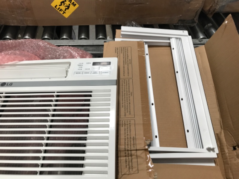 Photo 1 of LG 12000 BTU Electronic AC