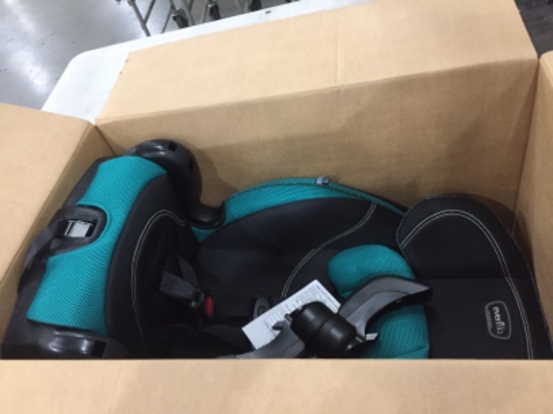 Photo 2 of Evenflo Chase Lx Harnessed Booster Car Seat
