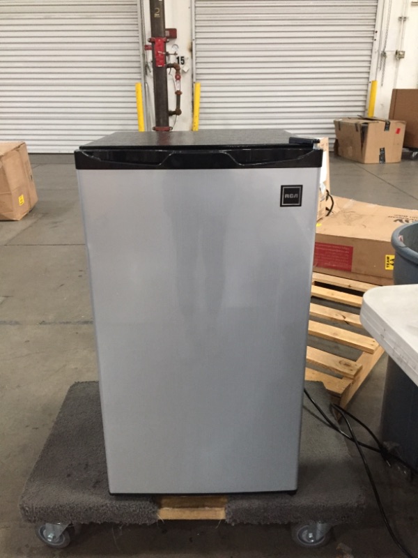 Photo 2 of ***PARTS ONLY*** RCA 3.2 Cu. Ft. Single Door Mini Fridge with Freezer RFR322, Platinum
PREVIOUSLY OPENED, MINOR DAMAGE FROM SHIPPING PLEASE SEE PHOTOS 