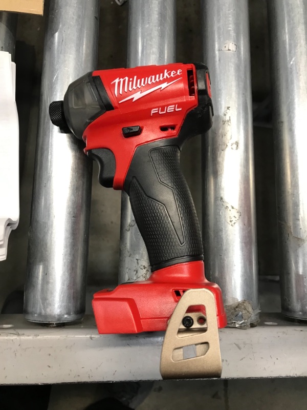 Photo 3 of ***PARTS ONLY*** Milwaukee 2760-20 M18 18V Lithium-Ion FUEL 1/4" SURGE Hex Hydraulic Driver (Bare Tool)
