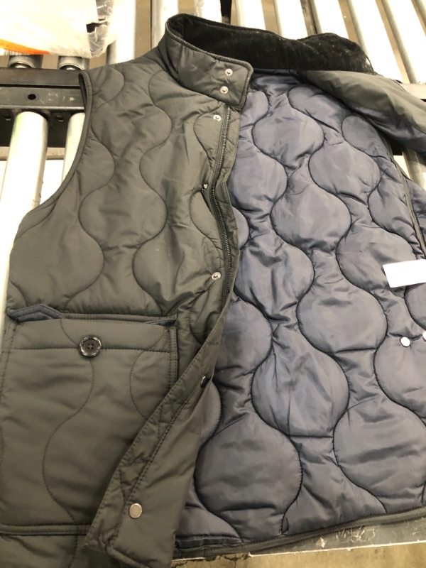 Photo 1 of used** banana republic black puffer quilted vest
SIZE : L