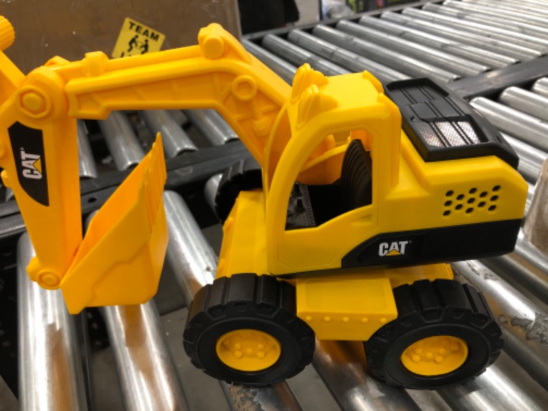 Photo 2 of Cat Tough Rigs Construction 15" Toy Excavator
