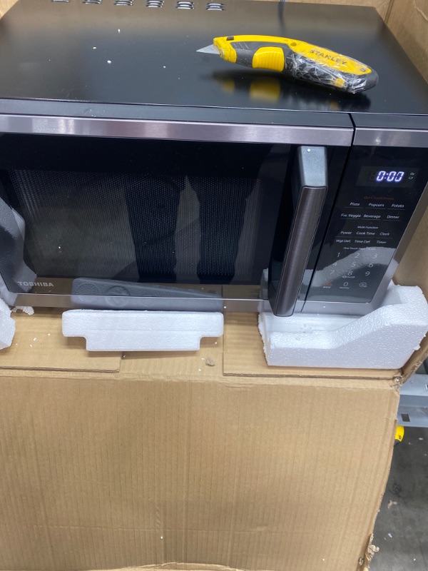 Photo 1 of Toshiba ML2-EM09PA(BS) Microwave Oven with Smart Sensor, Position-Memory Turntable, Eco Mode, and Sound On/Off function, 0.9Cu.ft/900W, Black Stainless Steel, 0.9 Cu Ft