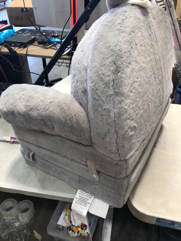 Photo 1 of Soft Landing Amazon Exclusive Elite Seats | Compressed Premium Character Sofa Seat & Transformable Fold-Out Lounger with Carrying Handle – Shark
Product Dimensions 18"D x 24"W x 25"H