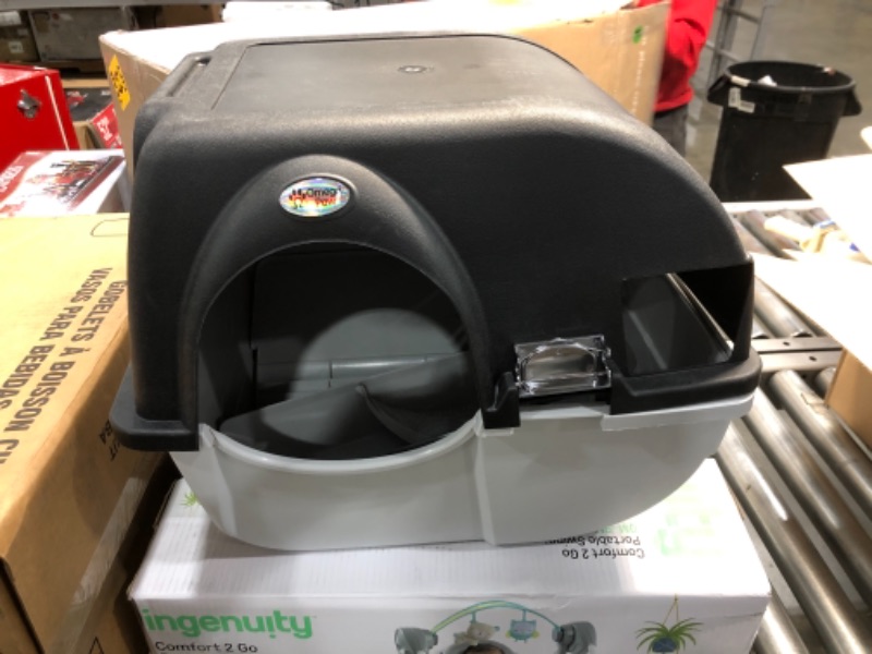 Photo 1 of Omega Paw Roll 'n Clean Self-Cleaning Litter Box, Regular
