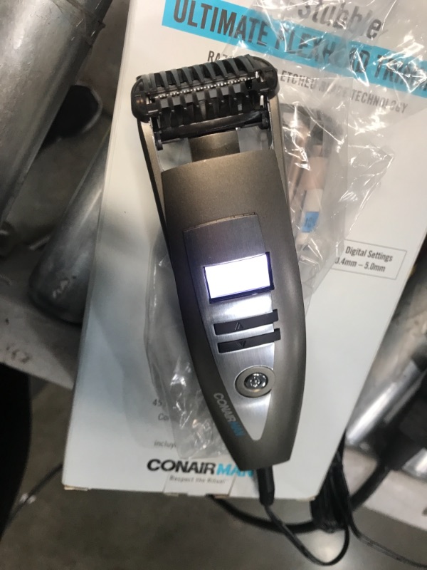 Photo 3 of ConairMAN i-Stubble Cordless Ultimate Flexhead Beard Trimmer for Men
