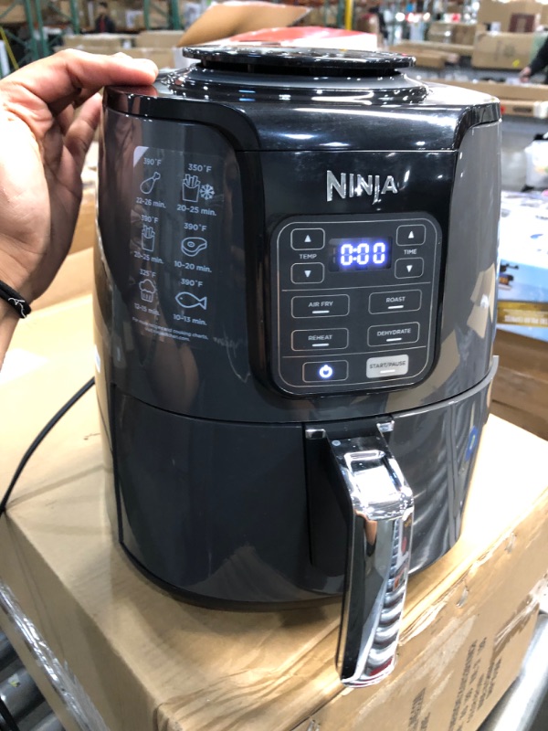 Photo 4 of Ninja 4qt Air Fryer - Black AF101
