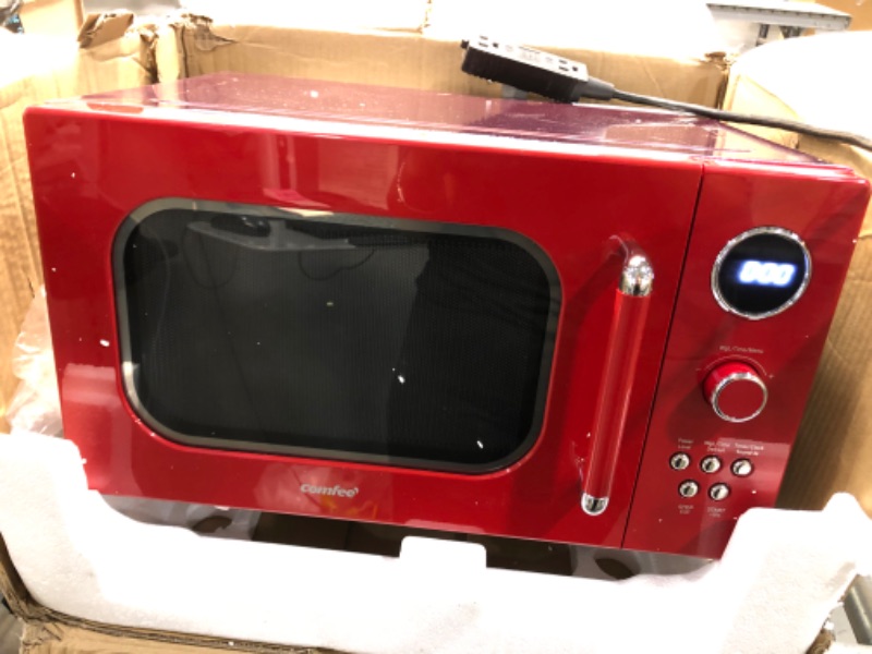 Photo 3 of COMFEE' CM-M093ARD Retro Microwave with 9 Preset Programs, Fast Multi-stage Cooking, Turntable Reset Function Kitchen Timer, Mute Function, ECO Mode, LED digital display, 0.9 cu.ft, 900W, Red
