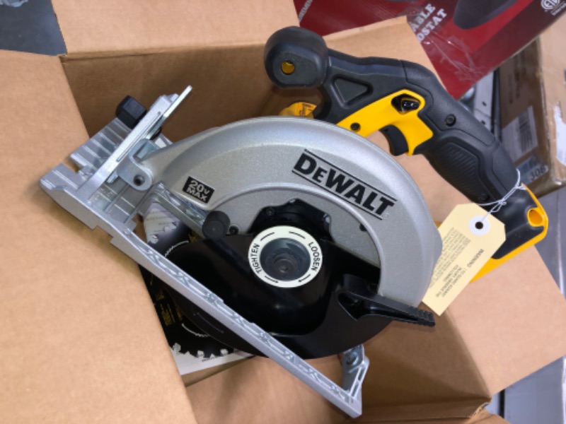 Photo 3 of DEWALT 6-1/2-Inch 20V MAX Circular Saw, Tool Only (DCS391B)
