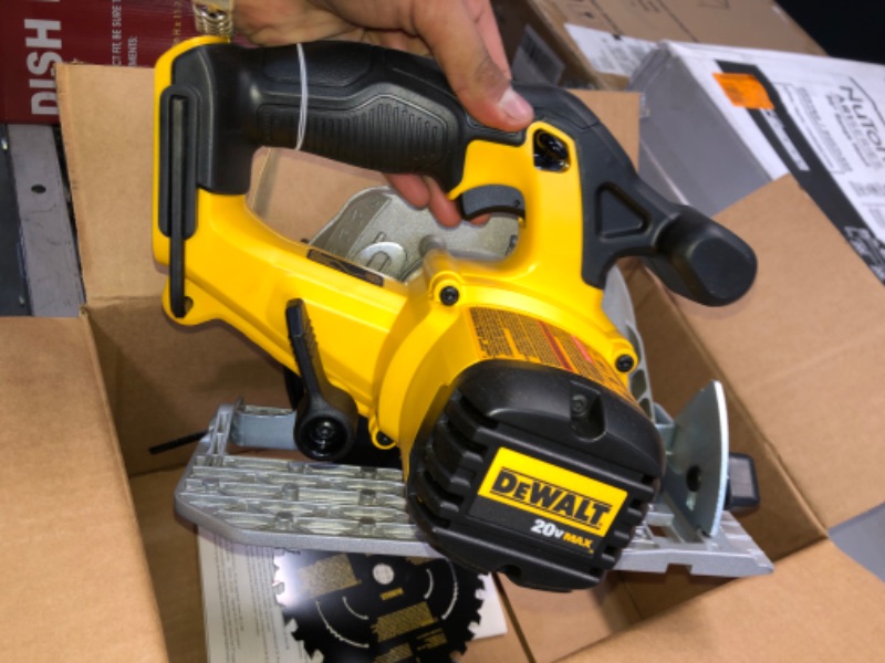 Photo 2 of DEWALT 6-1/2-Inch 20V MAX Circular Saw, Tool Only (DCS391B)
