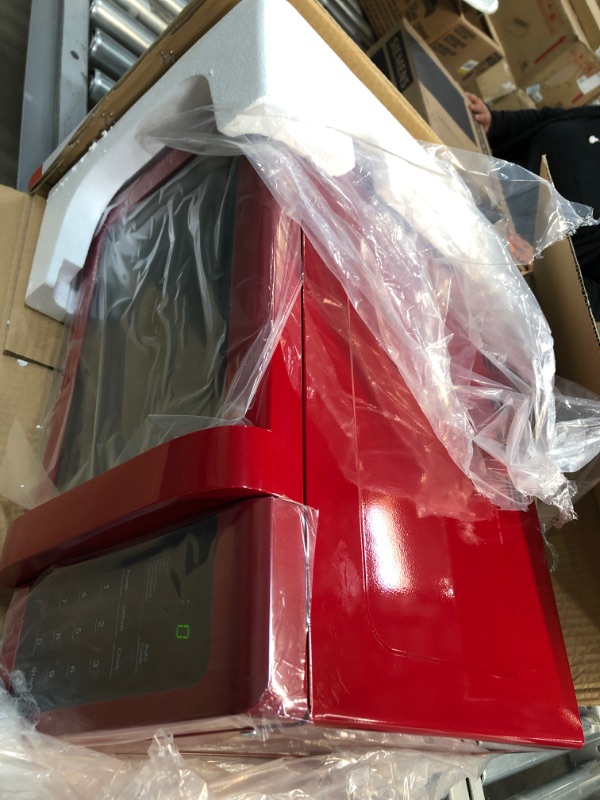 Photo 1 of Magic Chef 0.9 cu. ft. Countertop Microwave in Red