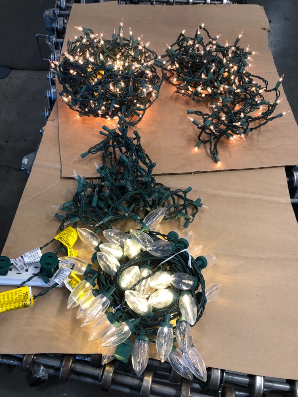 Photo 1 of BUNDLE OF USED, FUNCTIONABLE CHRISTMAS LIGHTS
**SOME LIGHTS DO NOT TURN ON**