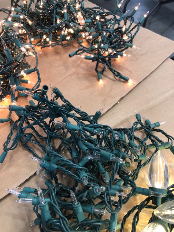 Photo 2 of BUNDLE OF USED, FUNCTIONABLE CHRISTMAS LIGHTS
**SOME LIGHTS DO NOT TURN ON**