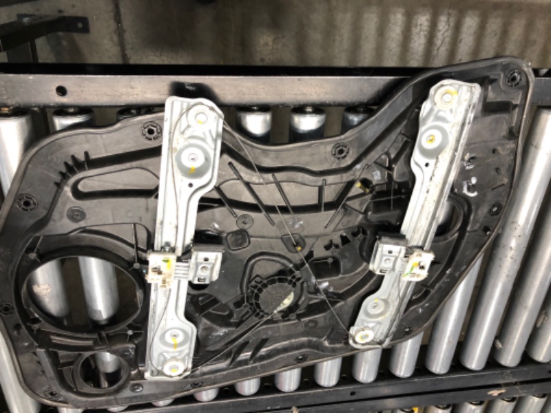 Photo 2 of  82471-Front Left Driver Side Power Window Regulator w/Panel for Hyundai 
Hyundai 82470-3y window regulator 