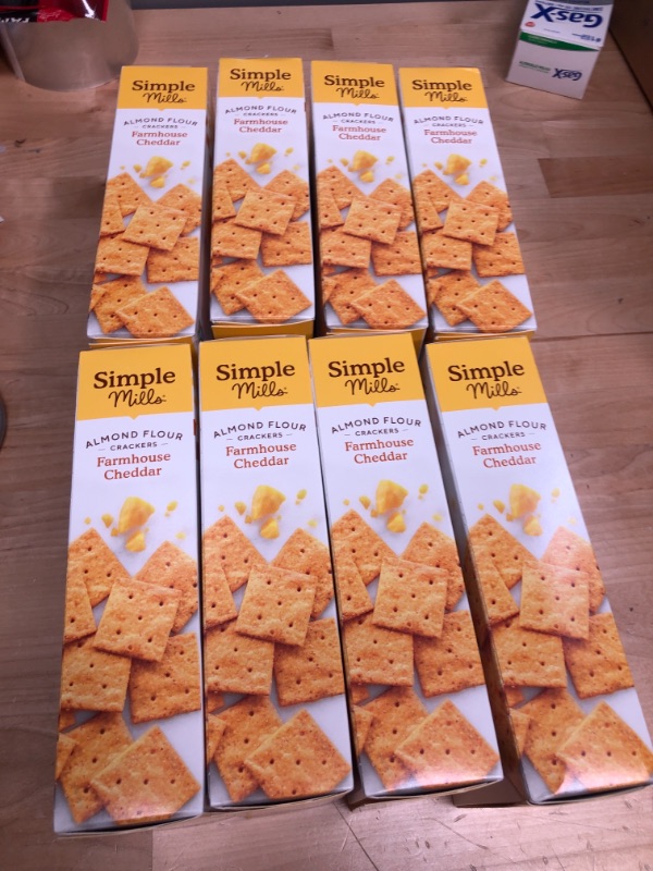 Photo 2 of **BEST BY 02 20 2022**Simple Mills Almond Flour Crackers, Farmhouse Cheddar, Gluten Free, Flax Seed, Sunflower Seeds, Corn Free, Good for Snacks, Made with whole foods, 8 Count (Packaging May Vary)
