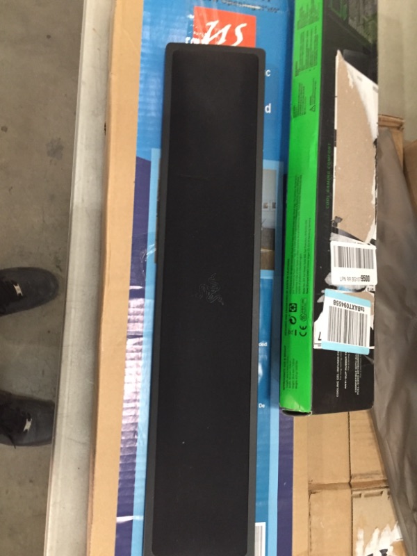 Photo 2 of Razer Ergonomic Wrist Rest Pro for Full-Sized Keyboards: Cooling G