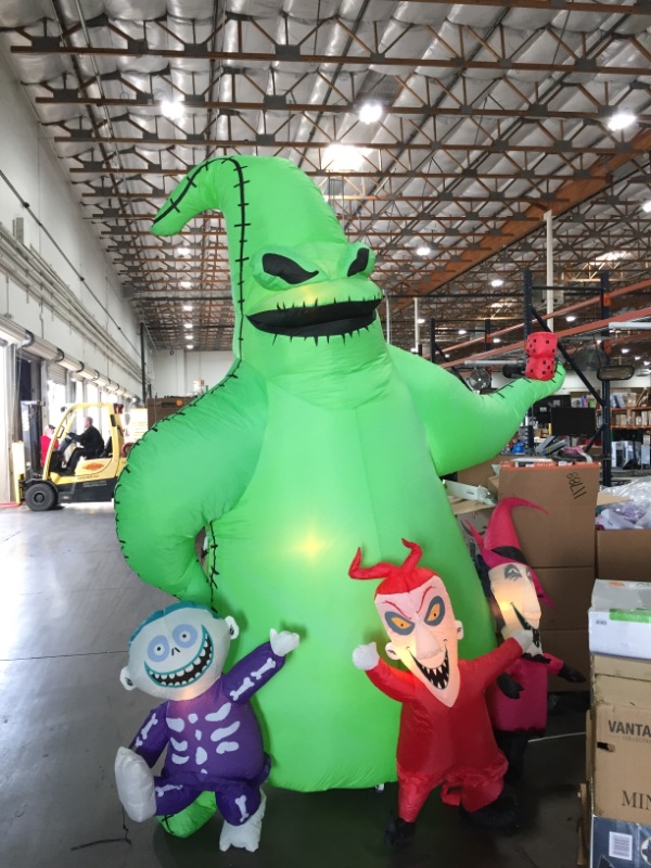 Photo 1 of 9 ft. Oogie Boogie with Lock Shock and Barrel Scene Airblown Disney Halloween Inflatable
AS IS USED, IF NOT PROPPED UP CORRECTLY STOCKS HEAD DOESNT STAY UP, PLEASE SEE PHOTOS 