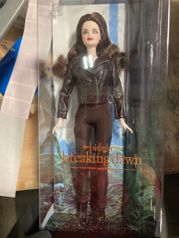 Photo 2 of Mattel Barbie Collector The Twilight Saga: Breaking Dawn Part II Bella Doll
