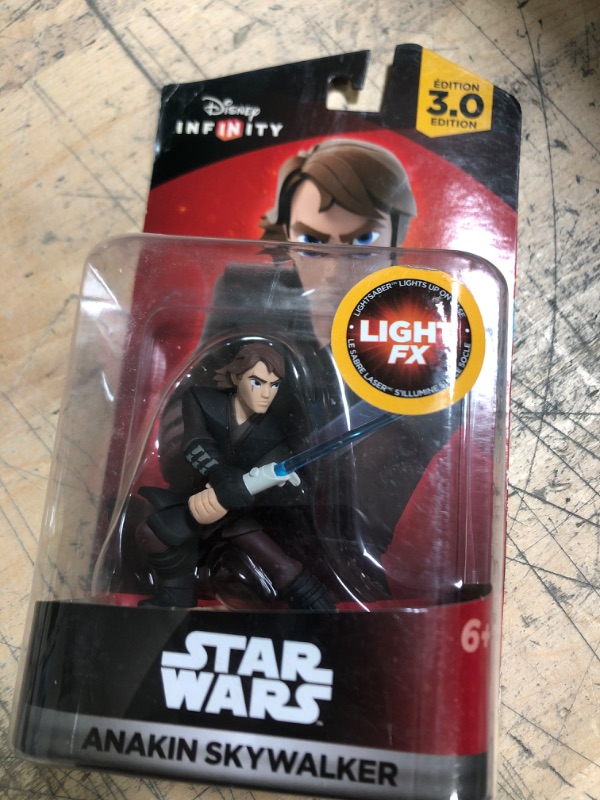 Photo 2 of Disney Infinity 3.0 Edition: Star Wars Anakin Skywalker Light FX Figure Anakin Skywalker