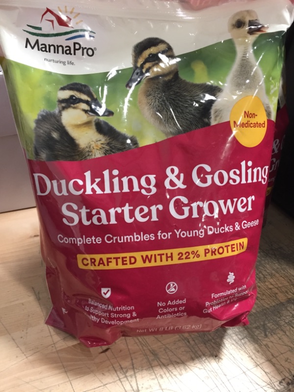 Photo 2 of  Manna Pro Duck Starter Grower Crumble | Non-Medicated Feed for Young Ducks | Supports Healthy Digestion |
