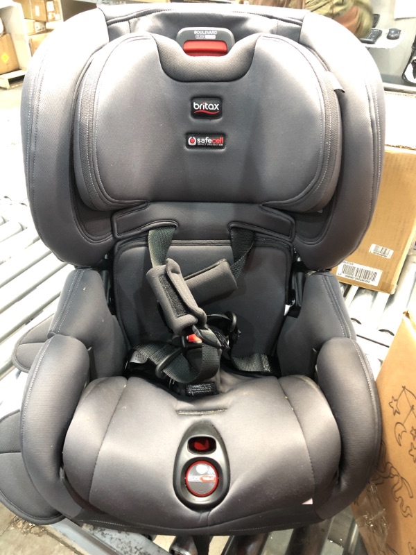 Photo 3 of Britax Boulevard ClickTight Convertible Car Seat, Cool N Dry Charcoal - Cooling & Moisture Wicking Fabric 23 x 18.5 x 23.5 inches

