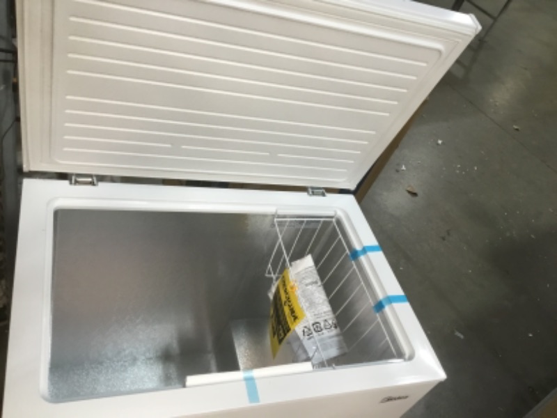 Photo 4 of Midea MRC070S0AWW Chest Freezer, 7.0 Cubic Feet, White
