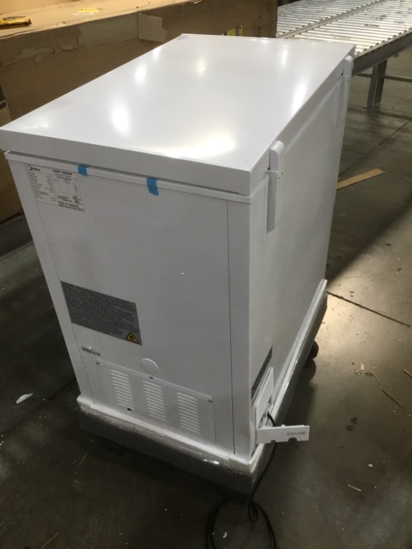 Photo 5 of Midea MRC070S0AWW Chest Freezer, 7.0 Cubic Feet, White
